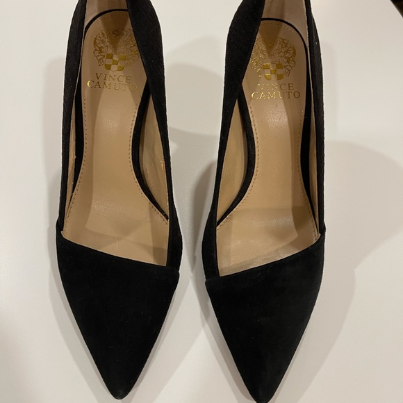 Vince Camuto Black Pointed Toe Snakeskin Velvet Heels Size 7.5 - Picture 1 of 5